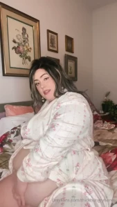 I want to be a fat feedee housewife so bad don t i just look like i m