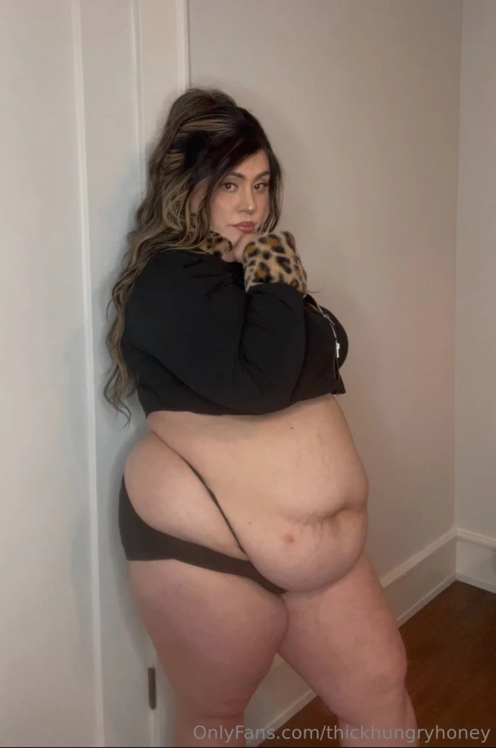 I forgot to post these pics of me looking obscenely overfed and needy part 14 