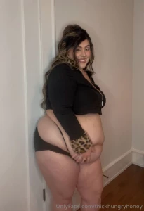 I forgot to post these pics of me looking obscenely overfed and needy part 8