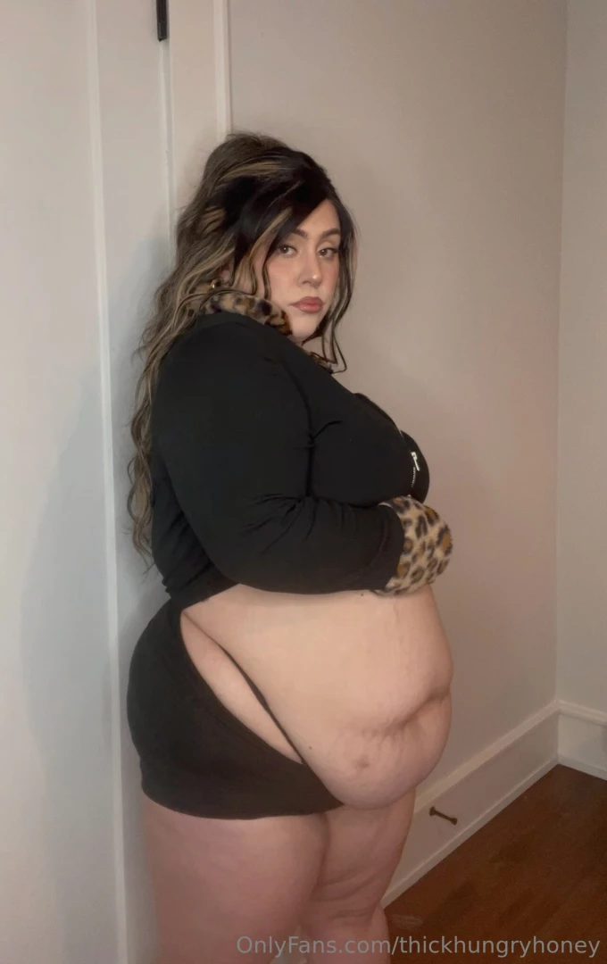 I forgot to post these pics of me looking obscenely overfed and needy part 2 