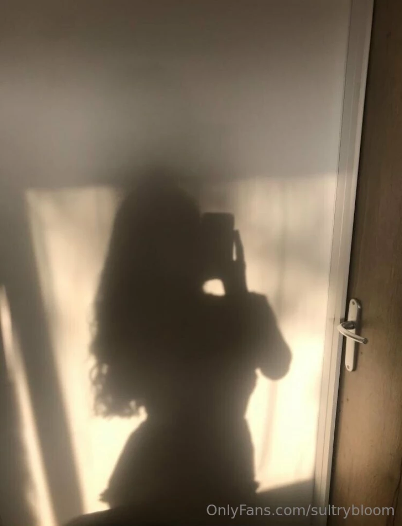 Look at my curls there i love my hair after the shower 