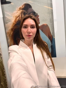 Hi my favorites today i decided to try on this stylish white suit what