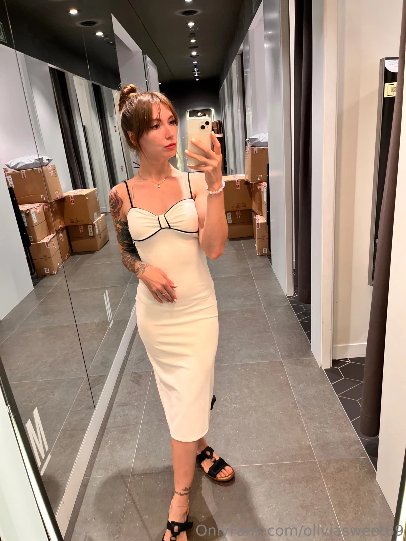 Which dress do you think i ll look better in - the white one or the 