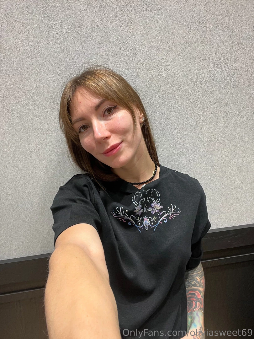 How do you think beauty should be with makeup or beauty should be 