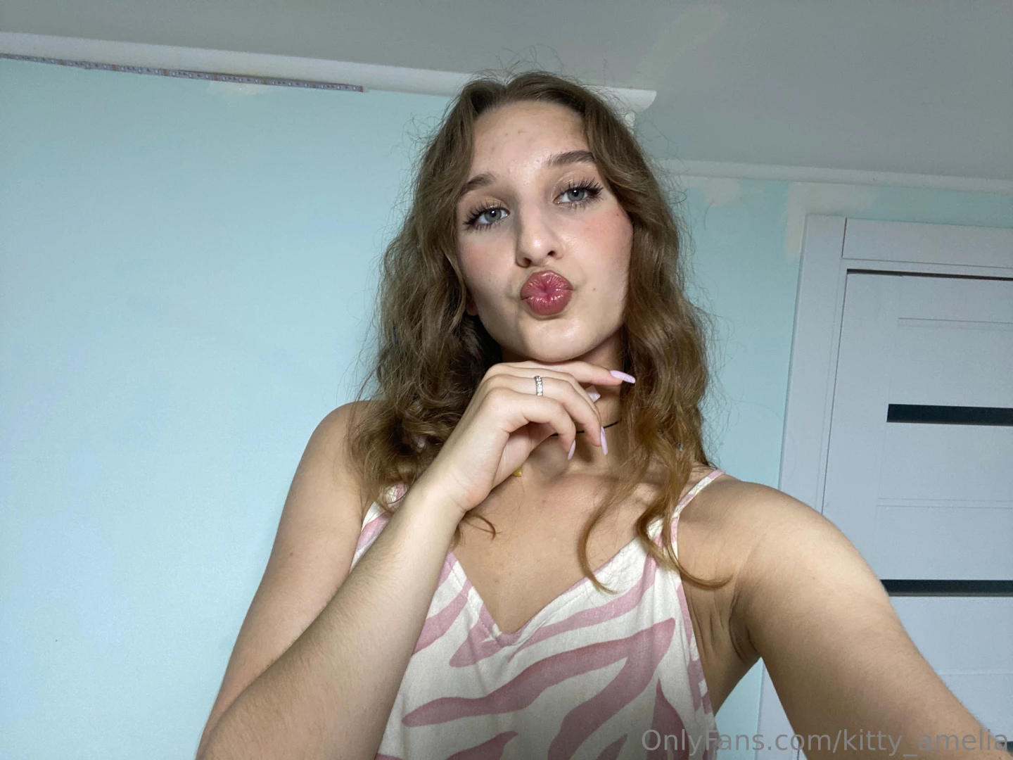 Kiss me through the screen feeling playful and a little bit naughty 