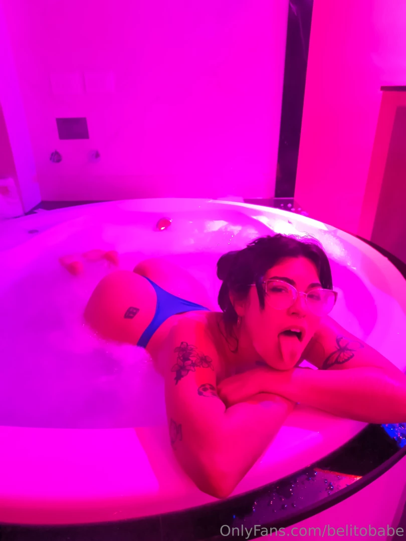 Hola beb estoy muy caliente lista para una videollamada con vos 