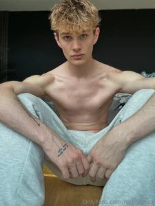 Im bored wanna chat