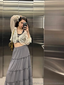 Caught in the act of being effortlessly chic