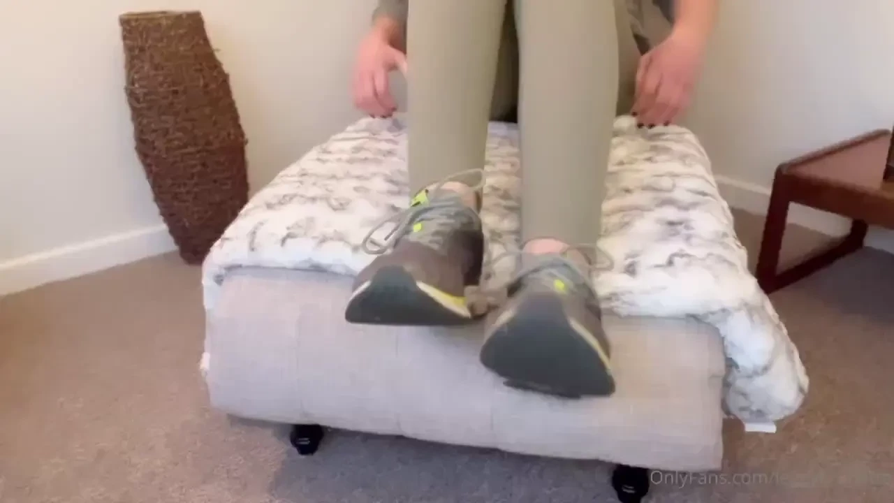 For my feet peeps now worship these big girls 