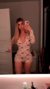 Feeling extra generous today slide into my messages with your hottest