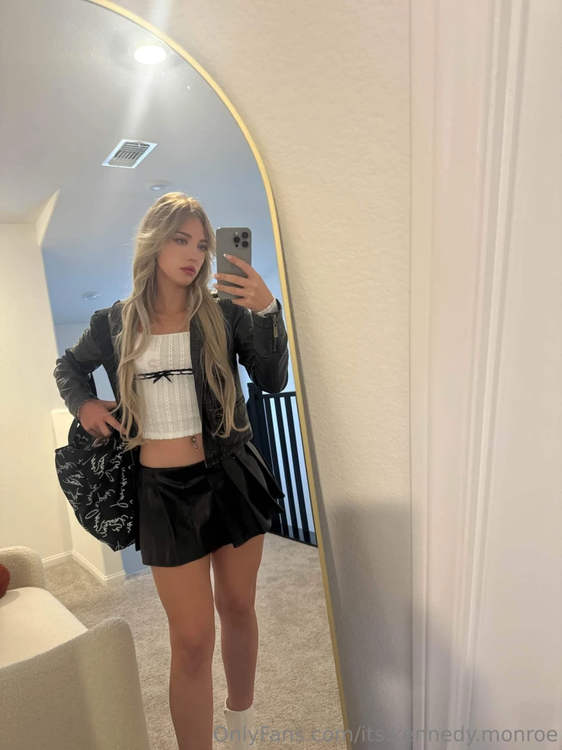 This was my day 2 at avn felt in this little leather moment sometimes part 2 