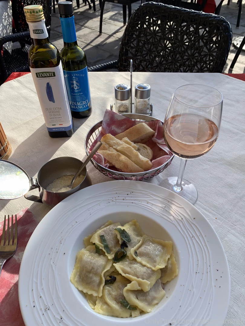 In venice and it s so beautiful it s literally picture perfect what s part 2 