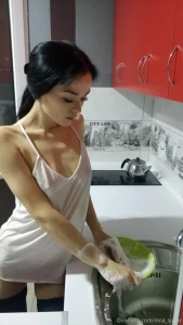 Oh i think i got my shirt wet i m so not neat today who would come to