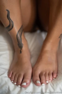Ever wondered what my pretty feet look like up close professional