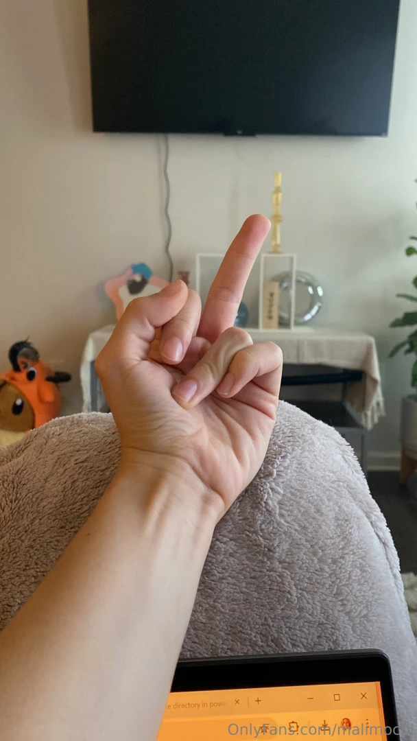 Does edging to a college brats middle finger make you feel like shit 