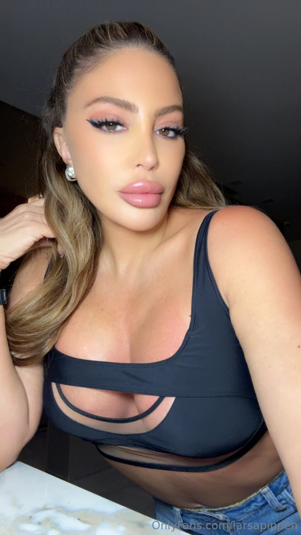 Ready to get lost in my eyes 