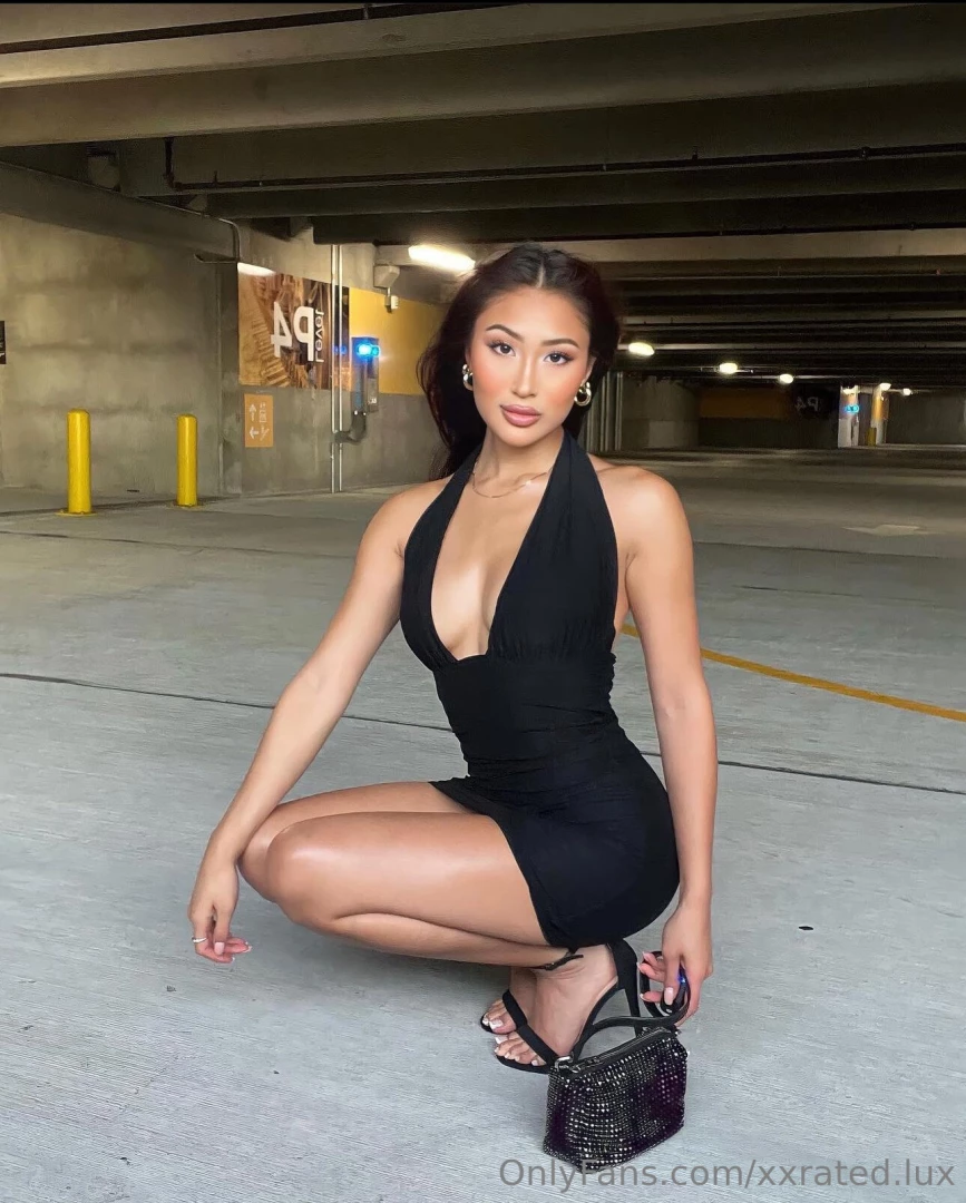 Who wanna undress me tonight i been a very naughty girl today come 