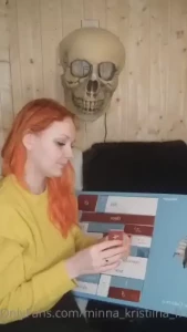 Tule p tililleni seuraamaan joulukalenteria siell n et videot kokonaan