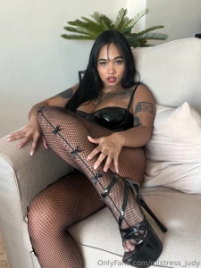 Yes don t be shy come closer so you re looking for a goddess to serve