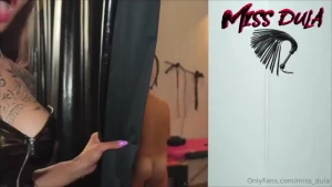 La punizione del segaiolo guarda te se questo stupido segaiolo deve