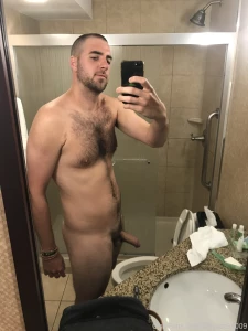 Wakin up horny in my hotel part 1