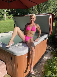 A day at the hot tub part 1