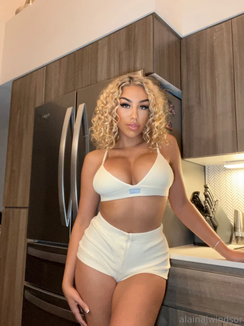 6pm pst 9pm est live tonight what color should i wear part 4 