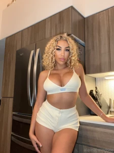 6pm pst 9pm est live tonight what color should i wear part 4