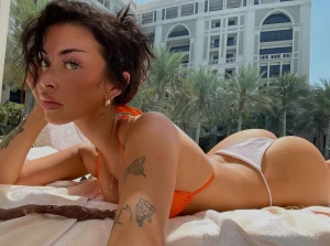 Who wants to see some dubai naughtiness