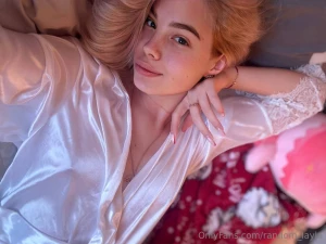 Polina_weiss is wet now she loves to have her juicy ass squeezed this part 10