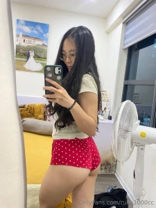 Zero make-up and still a babe