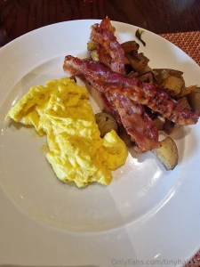 I ate some american breakfast today the bacon here is so crispy like