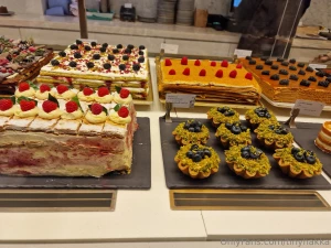 I went to a bakery that had the clementine macaron and i want to go