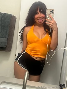 Tongue out for my vips