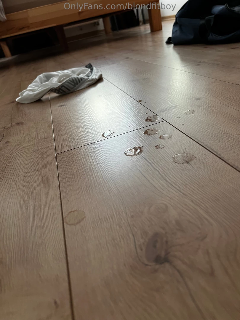 I made a mess need someone to lick my floor clean again new video 