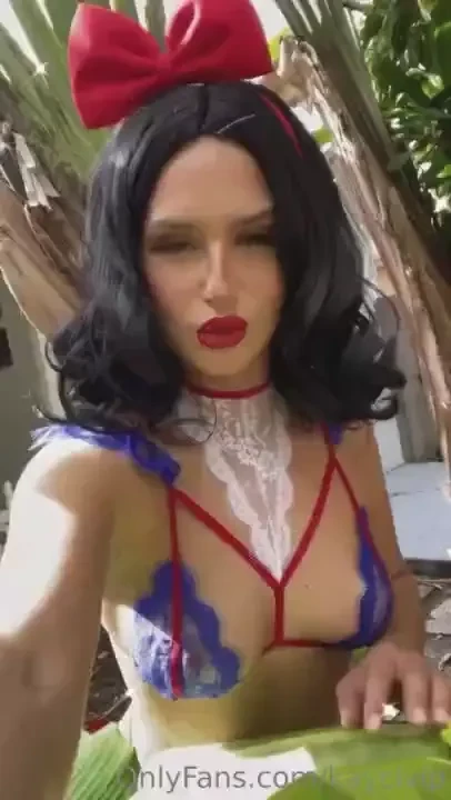 Snow white squirts snow white is a dirty dirty girl she bites a 