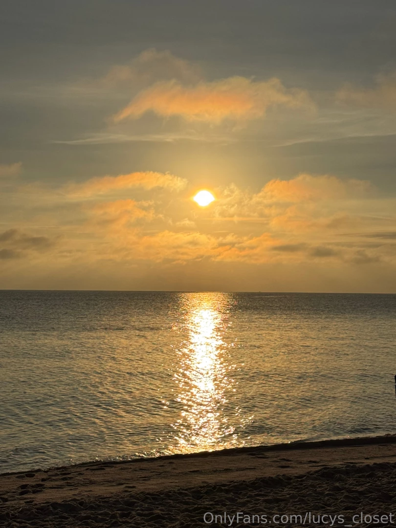 Happy new year my babies plz enjoy the beautiful photo of 2025 s first 