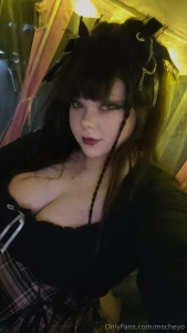 E girl or big titty goth girlfriend i can do them both