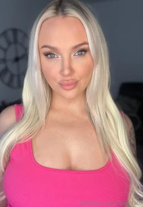 I need some help picking an outfit which one do you like part 10