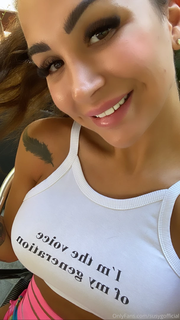 Do you like my smile give love to my photo 