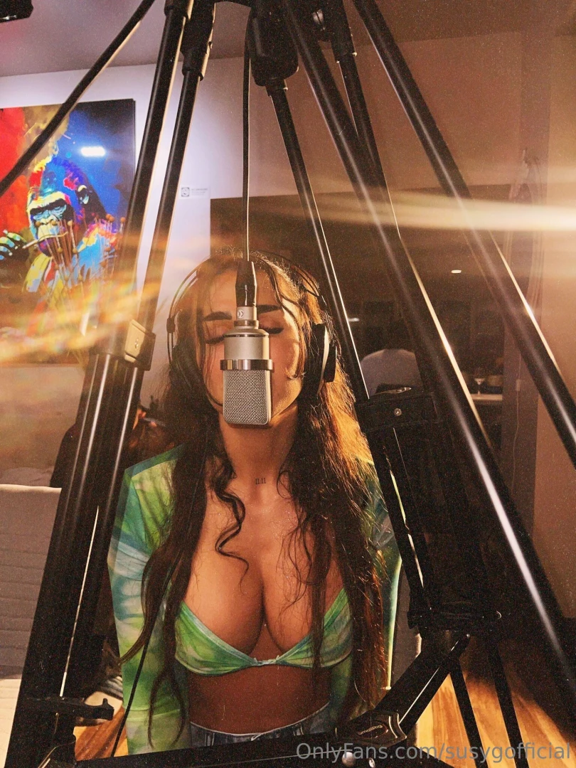 Would you like me to write your name on my boobs ask me now 