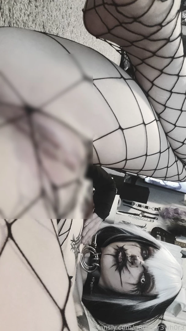 Goth fishnets emo gothgirl emopussy pussyplay pussypics vampire part 1 
