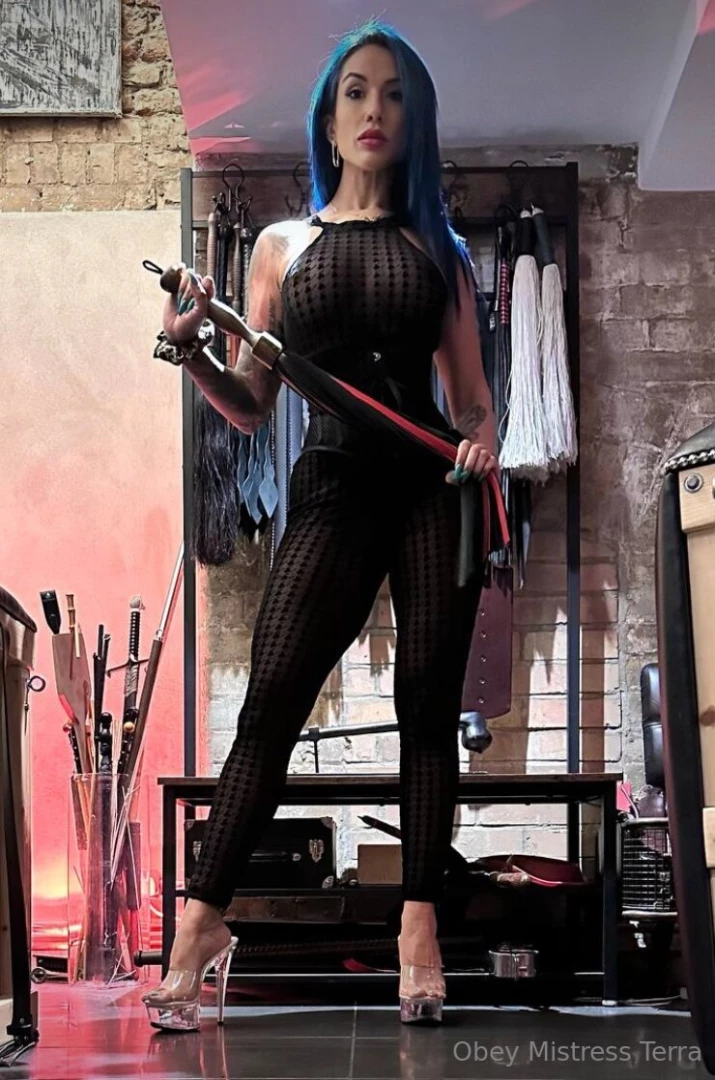 Wow penelope knows how to take control onlyfans com goddesspenelope 