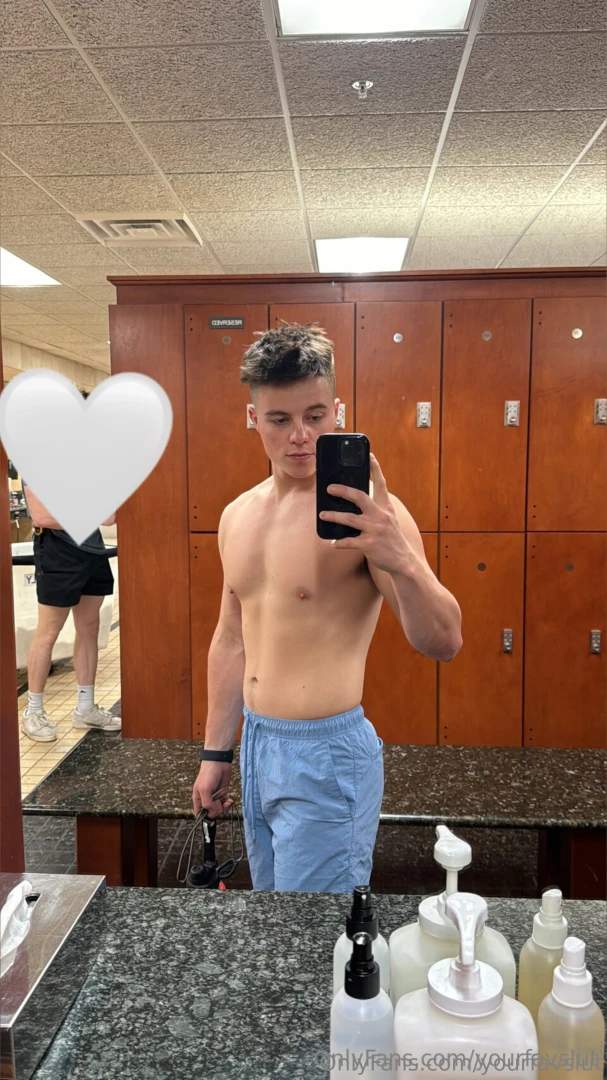 No days off if i wanna be your favorite sweet snack 