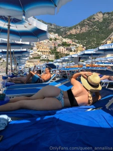 Posted up in postiano