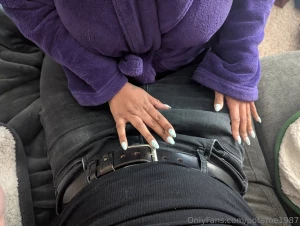 Hey everyone meet faceless_ryn she s giving me a thorough bulge