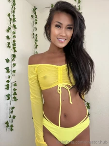 Tuhma aasialainen petite tytt kommenttikent st voit lunastaa ilmaisen