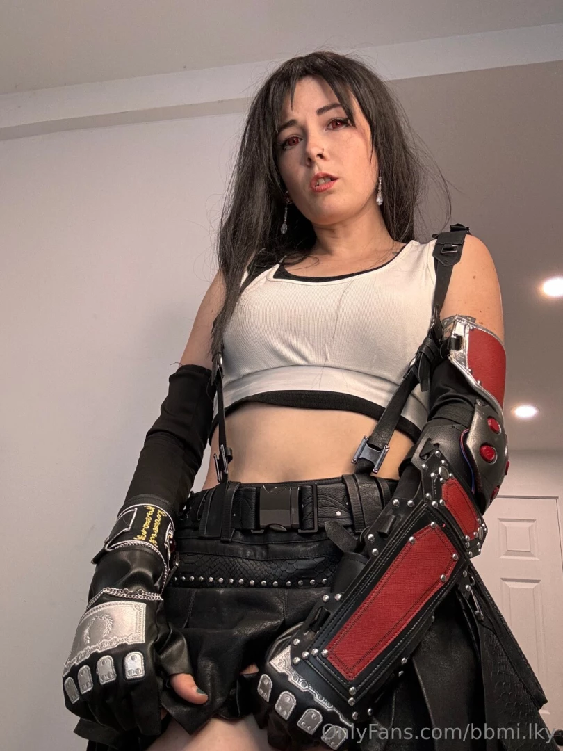 You wanna see underneath my skirt 