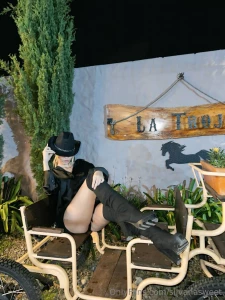 I wrap my legs and boots around your neck i put my ass on all fours