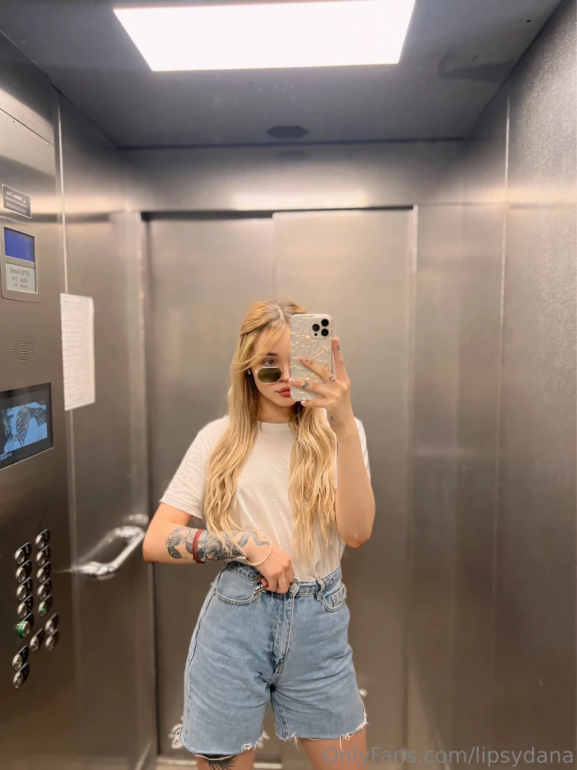 The weather is finally warm enough to wear lightweight outfits 